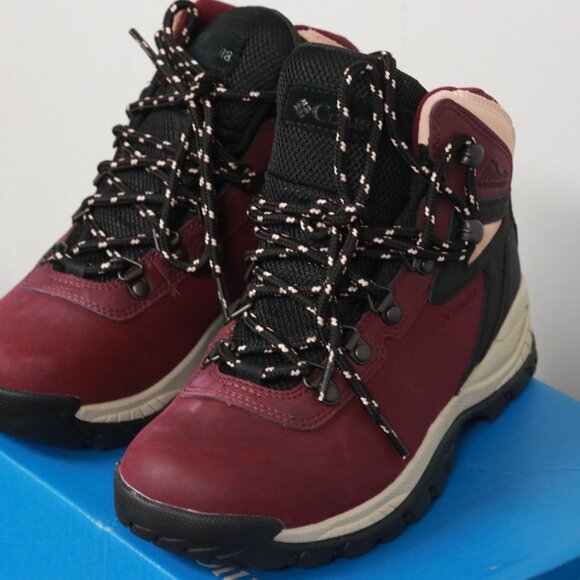 Columbia Women's Newton Ridge Plus, Marionberry/Black, 6.5 - Picture 3 of 5